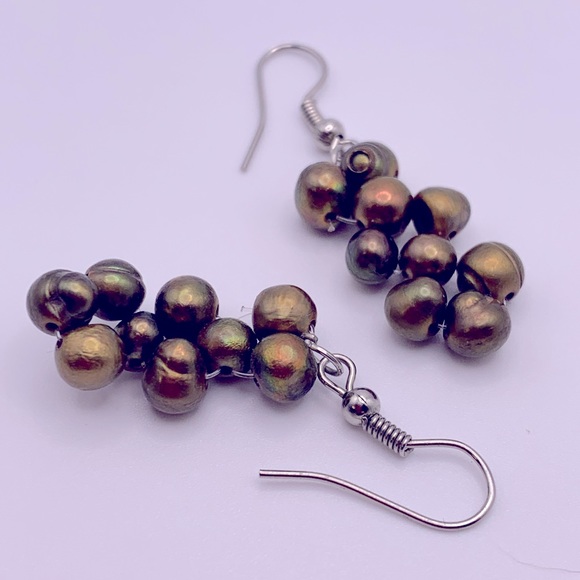 ❄️3/$20❄️ Copper Brown Pearl Dangling Earrings - Picture 2 of 3
